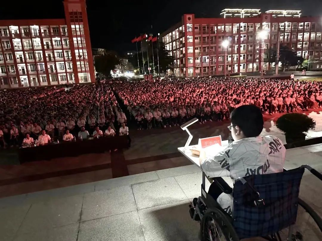 中国地质大学（武汉）：轮椅上的毕业典礼