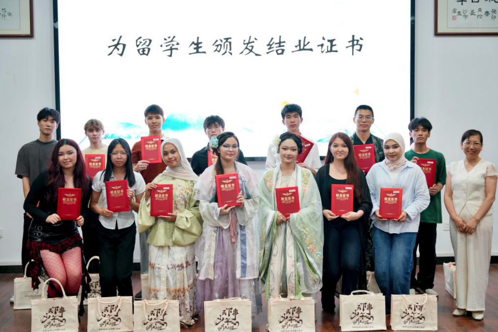 从衡师出发，向世界说“你好！”