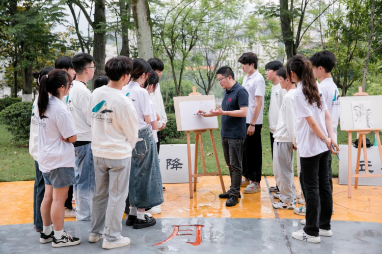 重庆工程职业技术大学“院长话专业”系列访谈| 艺术设计工程学院院长黄治国：深耕科创融合育人路 打造创意设计新高地