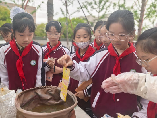校家社聚力赋能 多元协同育新苗——扬州安平社区构建青少年全域协同育人新格局 7dd9f6a19ca7960ab531754a03fac74e.png