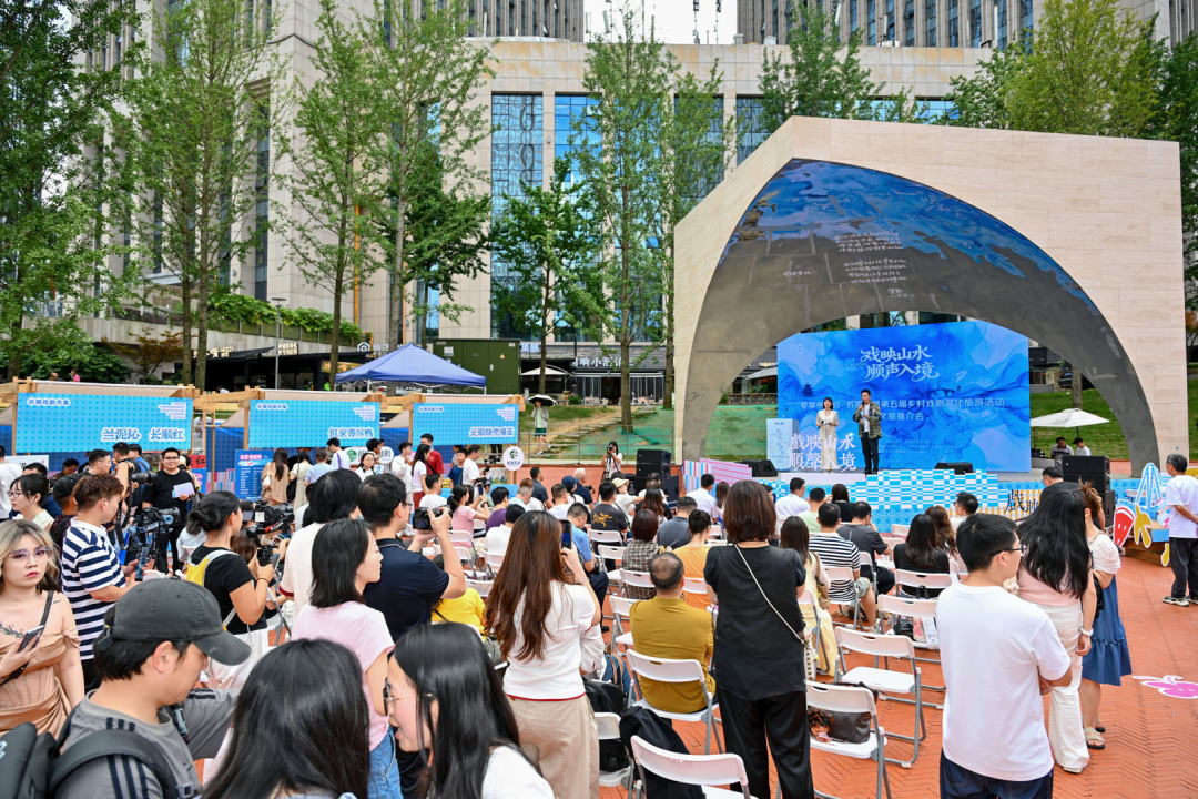 潮流街区变户外剧场!长顺乡村戏剧文旅活动登陆贵阳阿云朵仓 图片