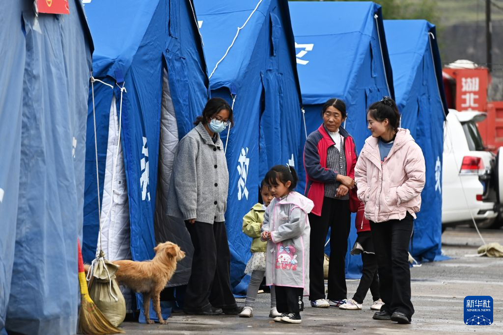 甘肃夏河积极安置山洪灾害受灾群众