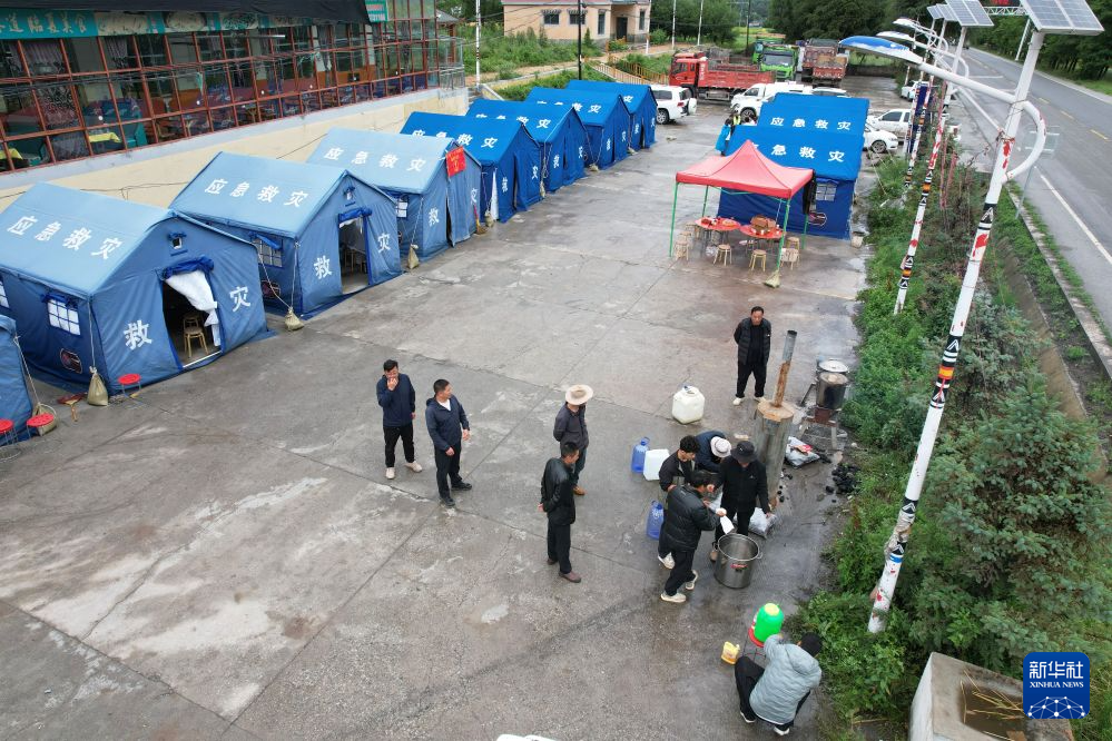 甘肃夏河积极安置山洪灾害受灾群众