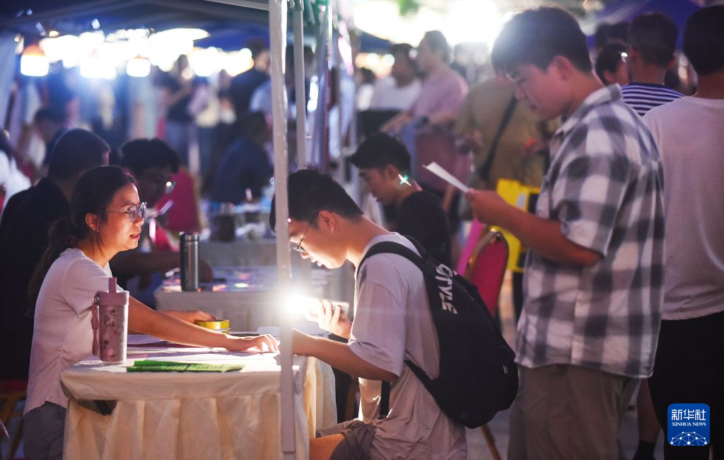 河南洛阳:招聘夜市挑灯揽才