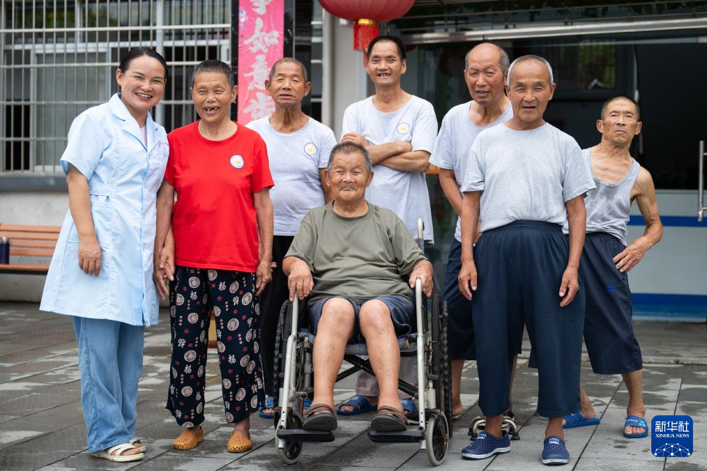 基层一线党旗红丨大别山下的养老守护者