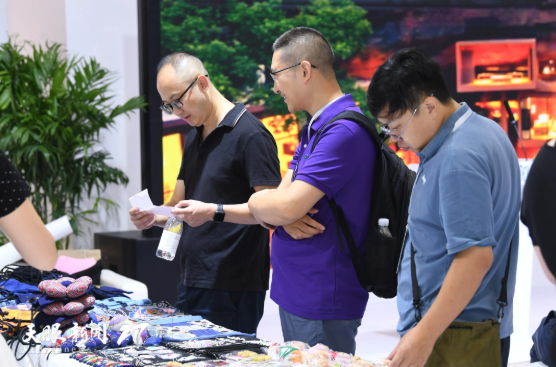 千余种黔版精品图书亮相书博会 千余种黔版精品图书亮相书博会
