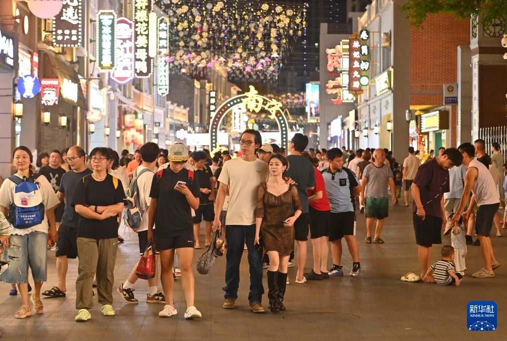 广西南宁:暑期带火“夜经济”