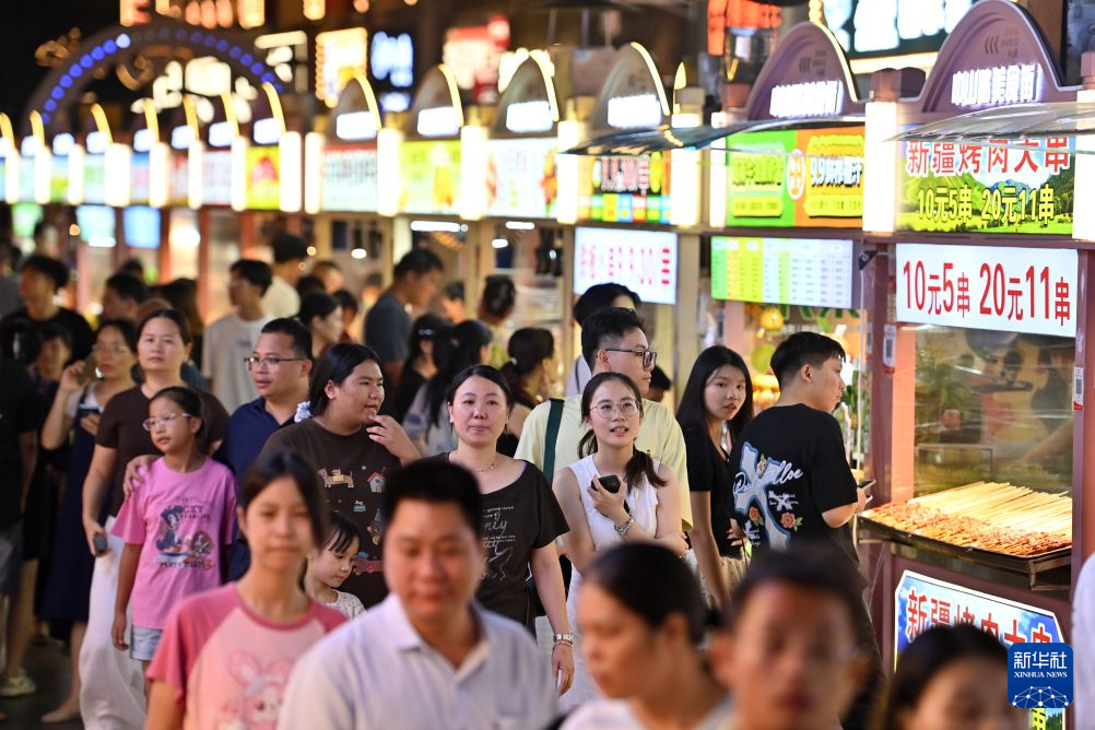 广西南宁:暑期带火“夜经济”