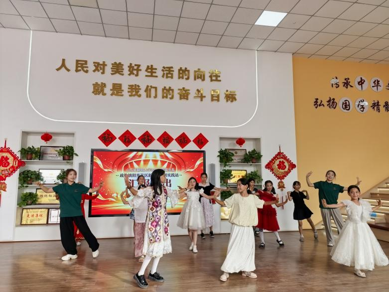 鲁疆携手谱新篇 音乐推普润心田——聊城大学东昌学院音乐系赴新疆疏勒开展推普实践活动侧记