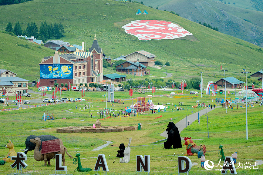 牙克石凤凰山景区夏日景致。胡民摄