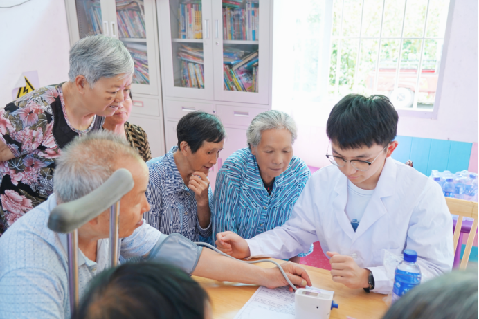 育见新时代·光明会谈丨福建医科大学党委书记陈星：红医铸魂 实践砺志——培养有温度的生命守护者