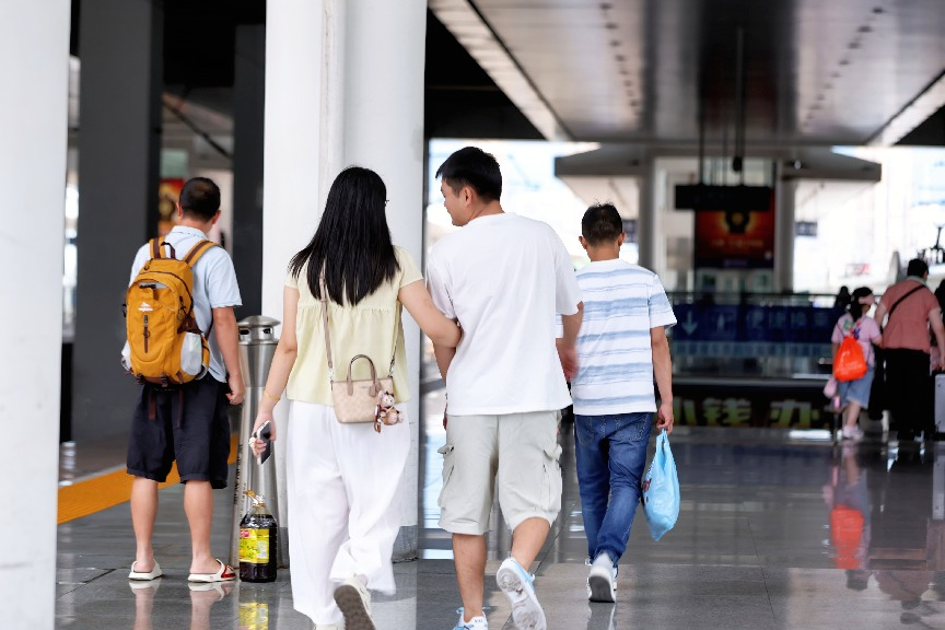 暑运邂逅七夕 铁路部门温情护航出行路 暑运邂逅七夕 铁路部门温情护航出行路