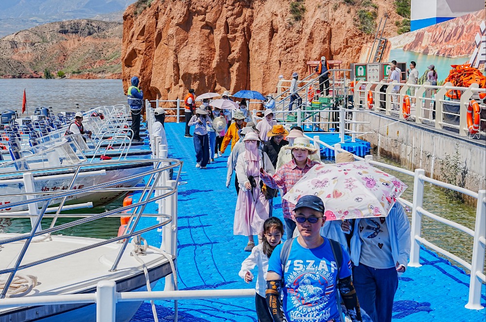 突破20万人次!青海坎布拉以焕新之姿,续写碧水丹霞文旅新华章