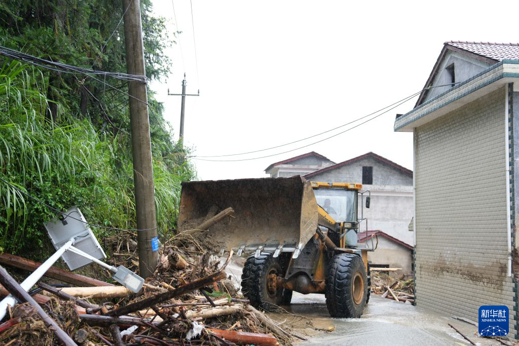 湖南炎陵:强降雨后抢险救灾