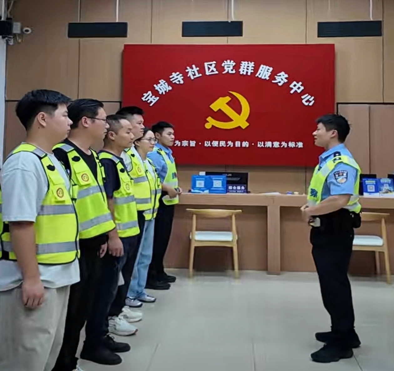 重庆荣昌：警民联巡织密社区平安网