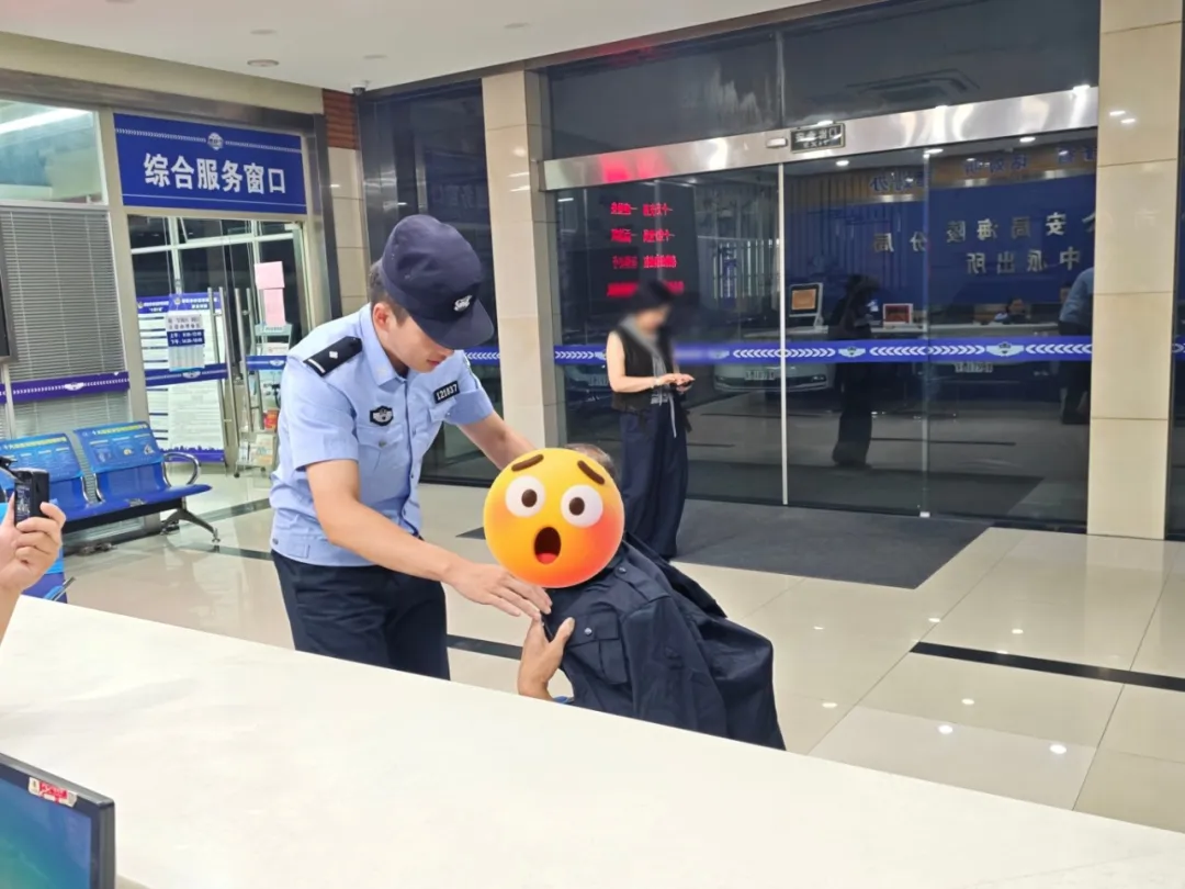 中秋夜,老人冒雨走进派出所…… df021146c578208c4d5b7d3fbe1e551a.jpg