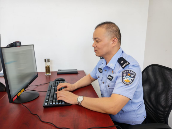 巴渝警像|“IT男”罗洪斌：一行代码，守护万家平安