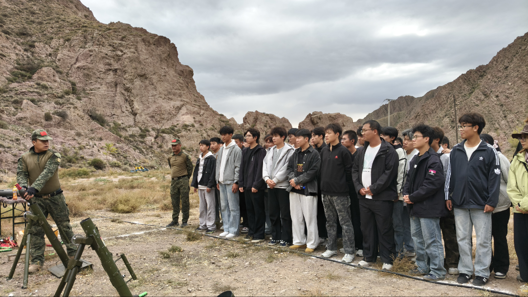 “遇见石嘴山 爱上一座城”﻿
2026年宁夏石嘴山市万名高校新生“行走的思政课”正式启动﻿