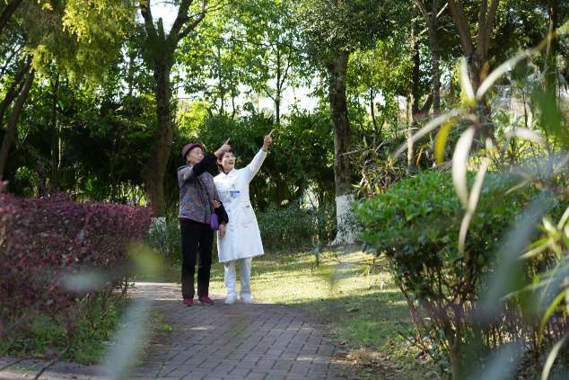 护银先锋 山城榜样｜叶昕：十年温柔坚守，把青春献给银发老人
