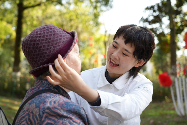 护银先锋 山城榜样｜叶昕：十年温柔坚守，把青春献给银发老人