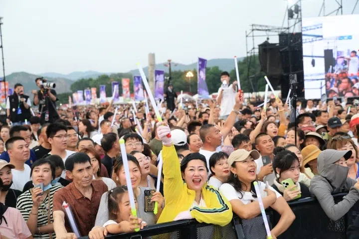 十亿曝光 百万奔赴!千山大舞台全网刷屏 钢都鞍山硬核出圈